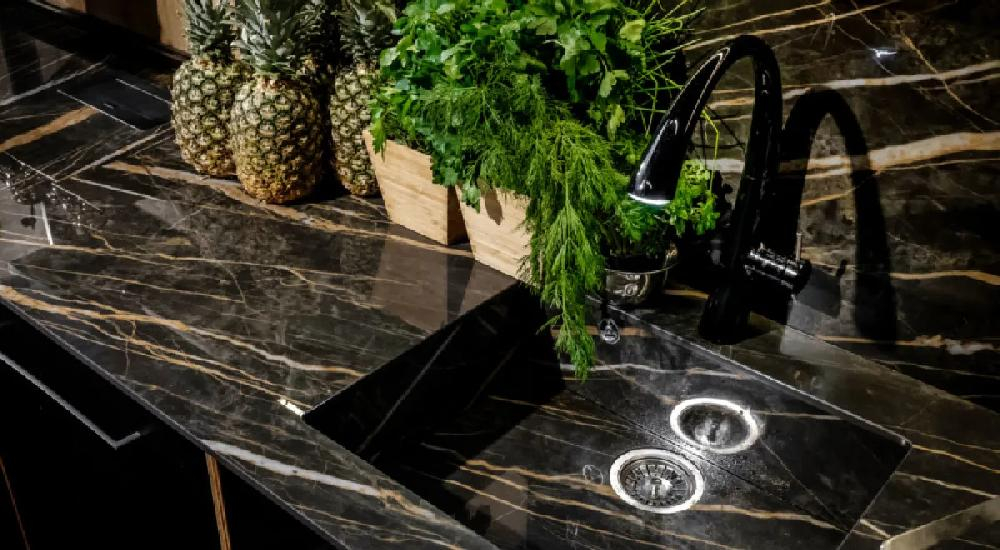 Przestrzeń między szafkami - Metalmex - 65