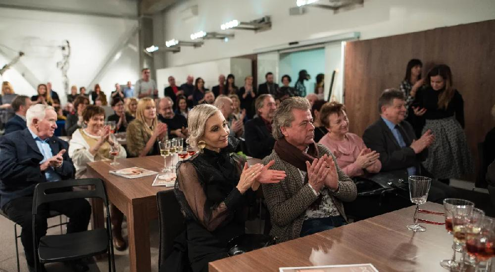 Barwy kobiecości w sztuce - Metalmex - 140