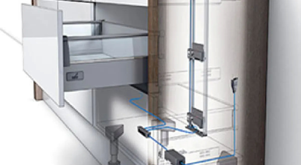 Elektryczne wspomaganie otwierania / Easys by Hettich - Metalmex