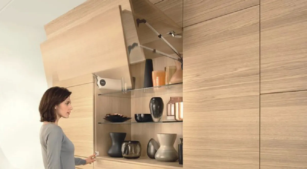 Elektryczne wspomaganie otwierania / Servo / Drive by Blum - Met