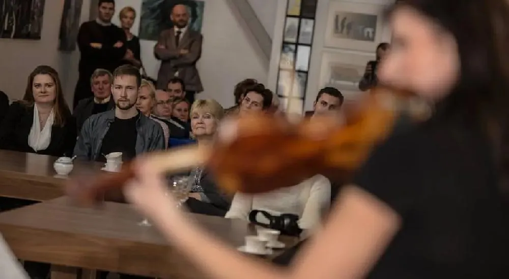 Na ostatnie w tym roku spotkanie z cyklu Mariaż Sztuki z Biznesem, złoży się koncert oraz wystawa zbiorowa grona współpracując