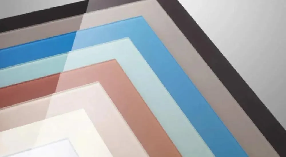 Materiał przyszłości RAUVISIO crystal slim połączenie prawdziwego szkła z cechami termoplastycznych laminatów!